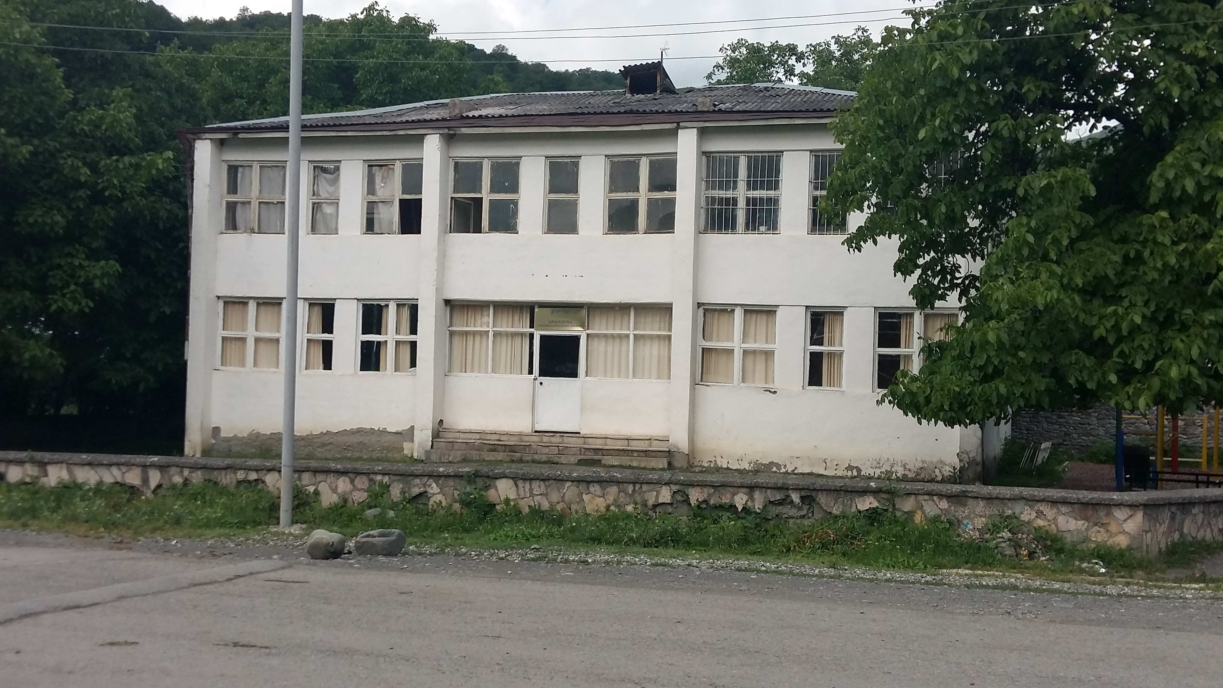 The municipal building in Jokolo.