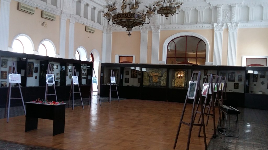 Image of exhibition hall at the Kutaisi State Historical Museum.