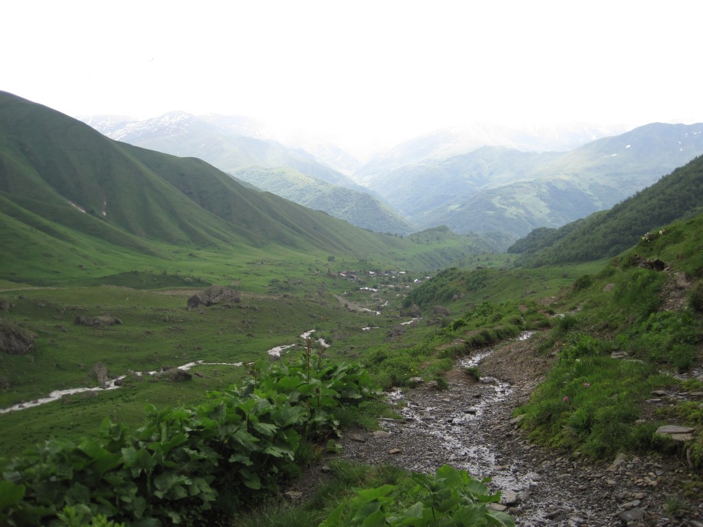 Trail and mountain valley, looking down towards Roshka.